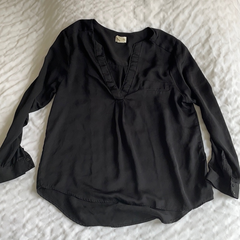 H&M Black Medium Sleeve Top (fits like a M) Size 2